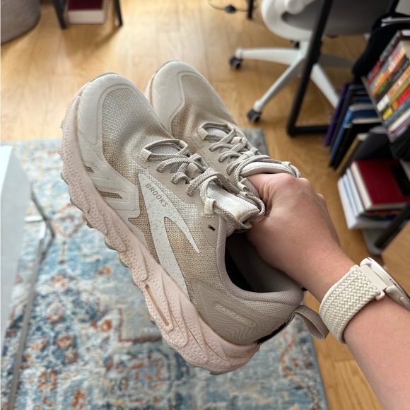 Brooks Cascadia 17 Women's Cream Trail Running/Hiking Shoes - Picture 1 of 3